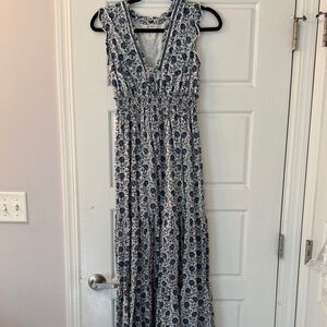 Max Studio Navy and White Floral Maxi Dress Size Medium